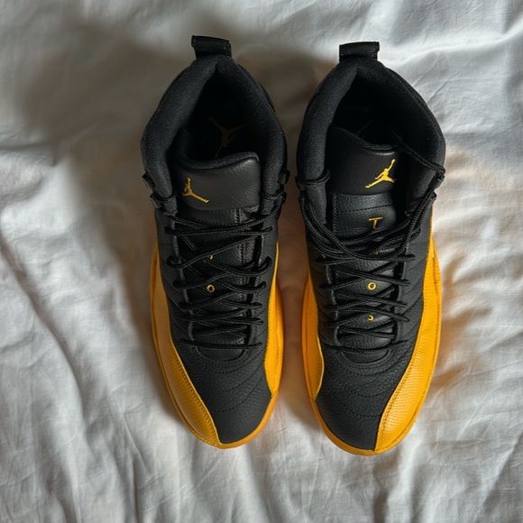 Air Jordan 12 Retro Mens Size 11.5. Black and university gold and black - Picture 3 of 7